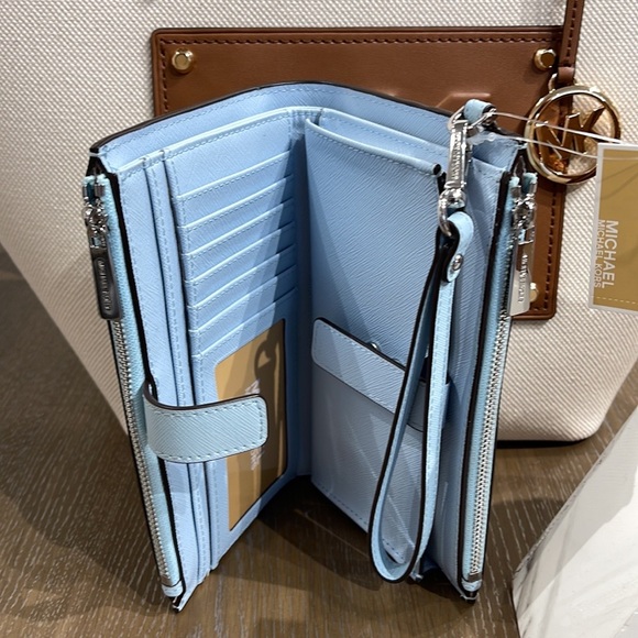 MICHAEL KORS LARGE DOUBLE ZIP WRISTLET WALLET PHONE CASE CLUTCH 
Vista Blue 
NWT - Picture 16 of 16